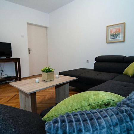 New Renovated Apartment 15 Min From Beach On Foot พูลา ภายนอก รูปภาพ
