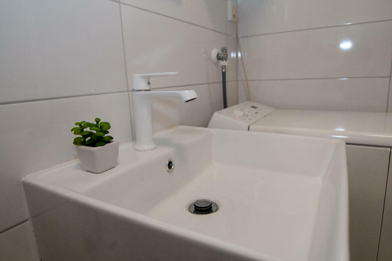 New Renovated Apartment 15 Min From Beach On Foot พูลา ภายนอก รูปภาพ
