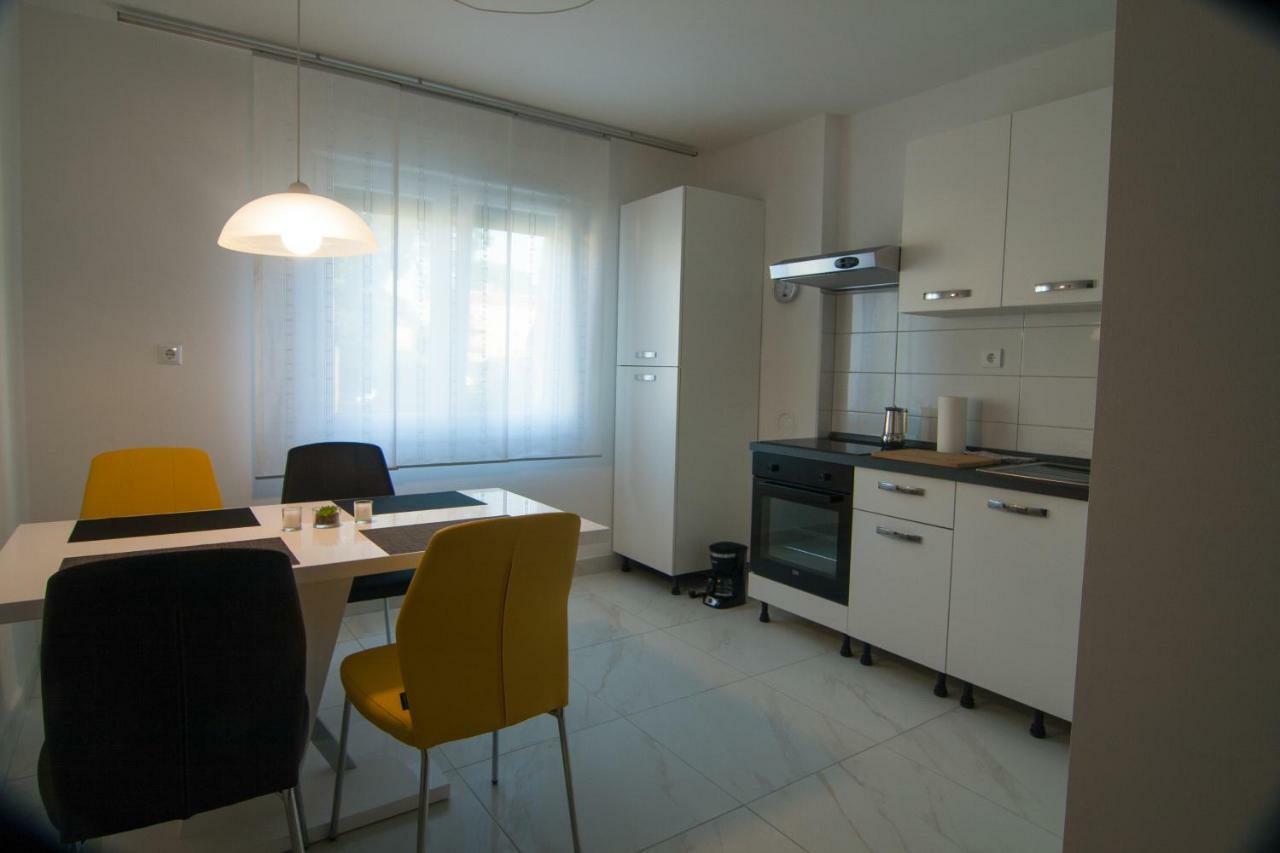New Renovated Apartment 15 Min From Beach On Foot พูลา ภายนอก รูปภาพ