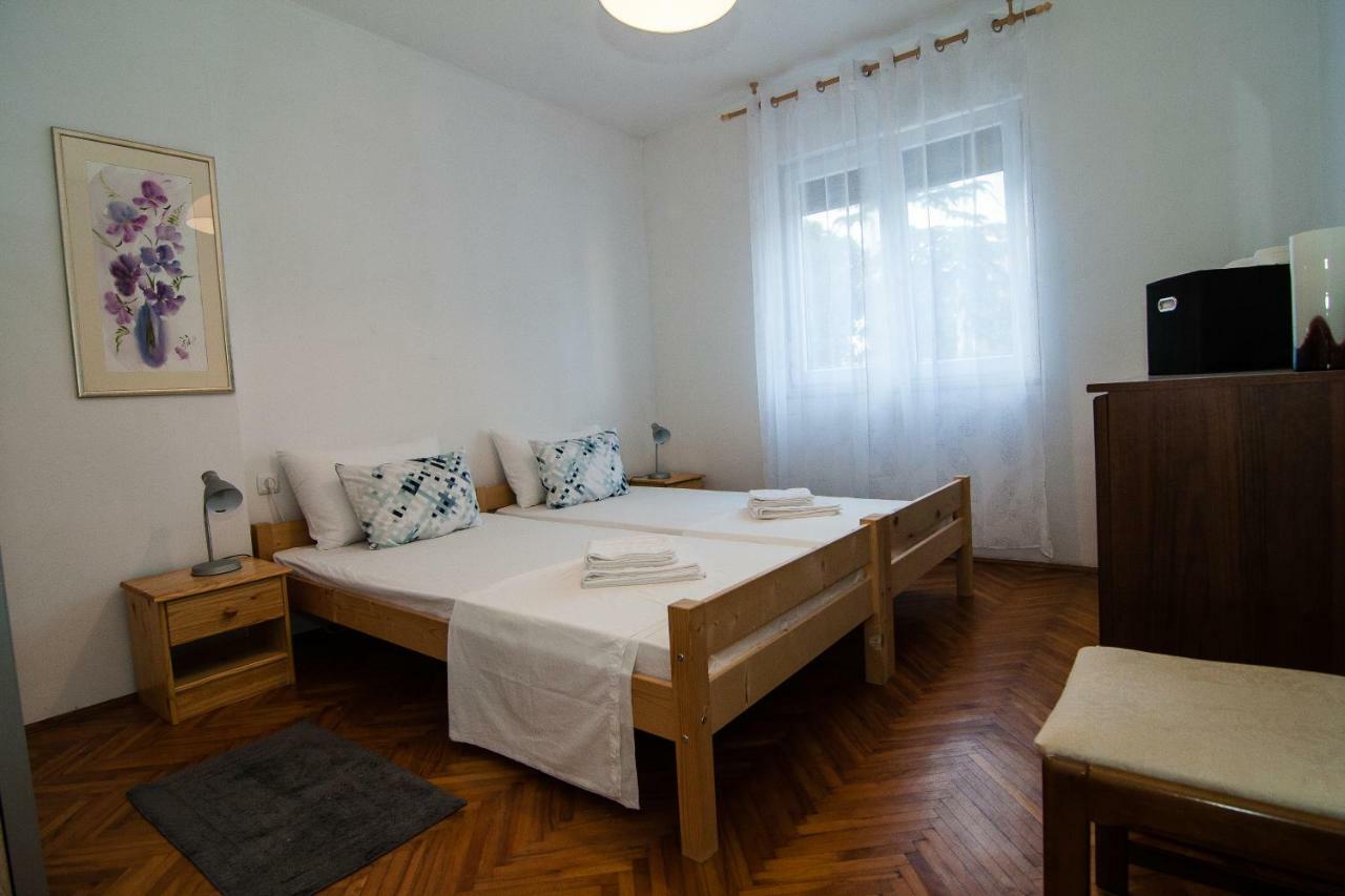 New Renovated Apartment 15 Min From Beach On Foot พูลา ภายนอก รูปภาพ