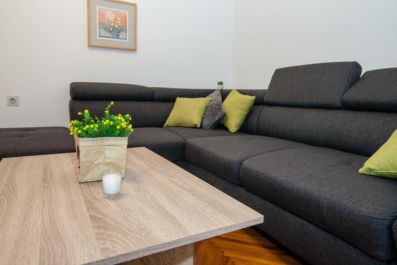 New Renovated Apartment 15 Min From Beach On Foot พูลา ภายนอก รูปภาพ