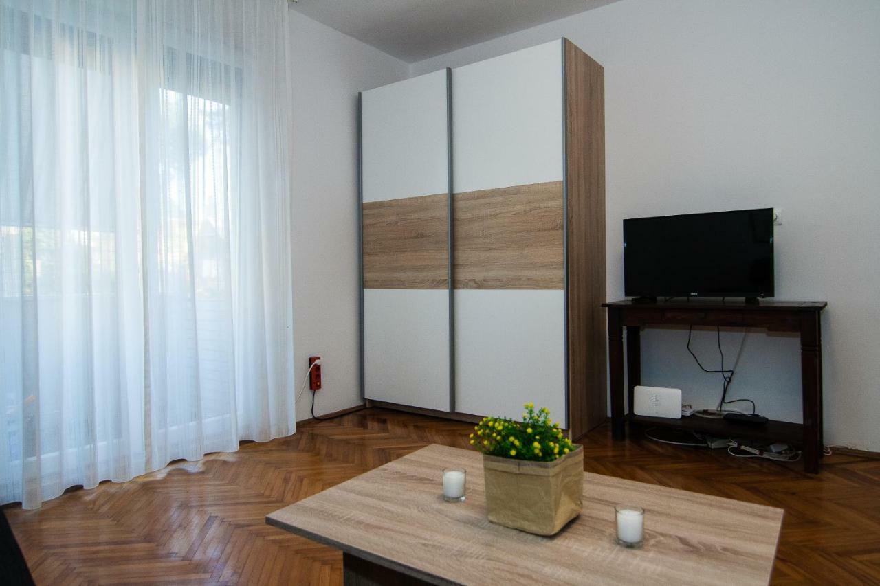 New Renovated Apartment 15 Min From Beach On Foot พูลา ภายนอก รูปภาพ