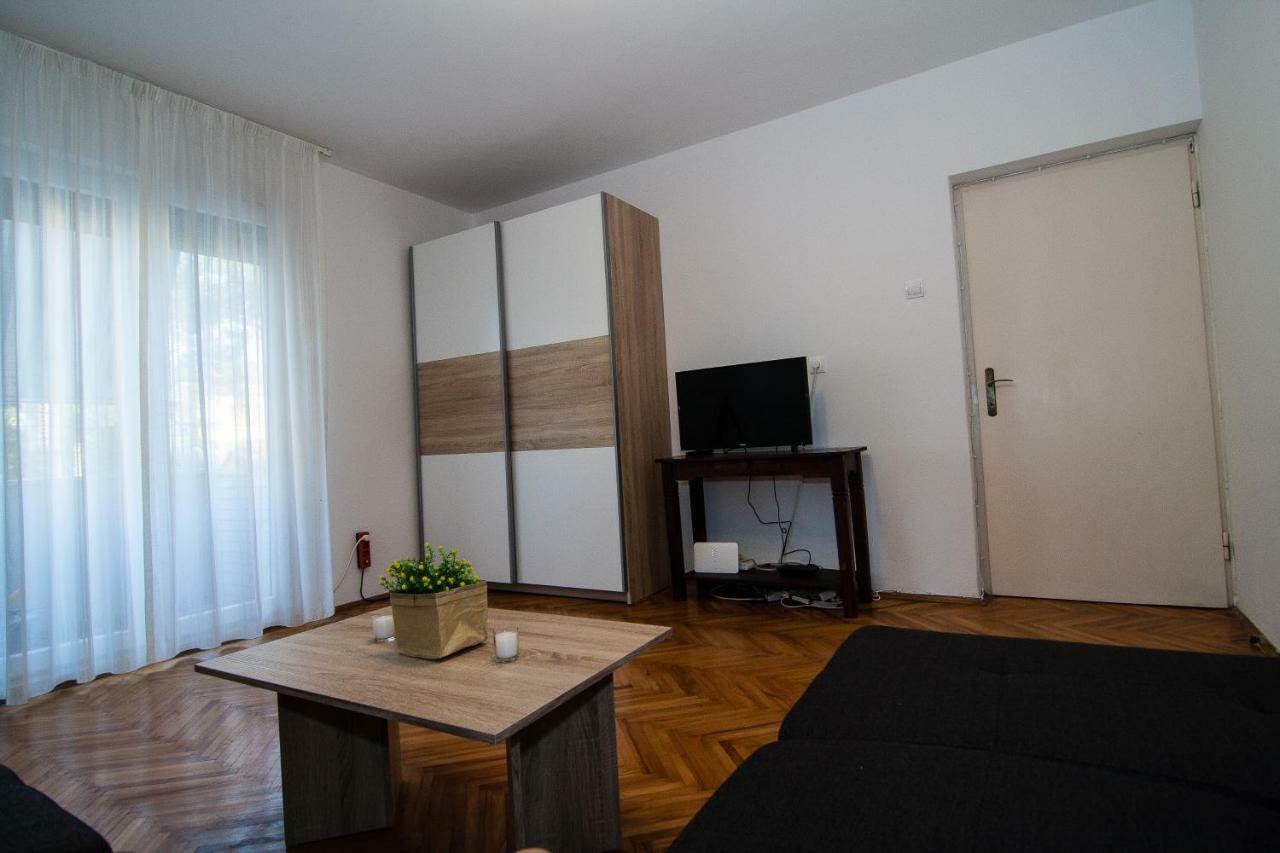 New Renovated Apartment 15 Min From Beach On Foot พูลา ภายนอก รูปภาพ