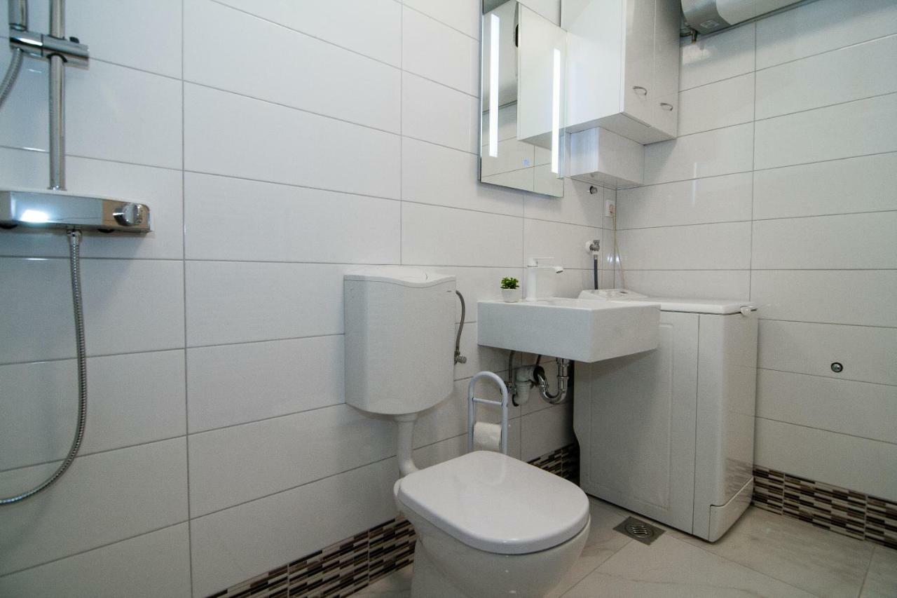 New Renovated Apartment 15 Min From Beach On Foot พูลา ภายนอก รูปภาพ