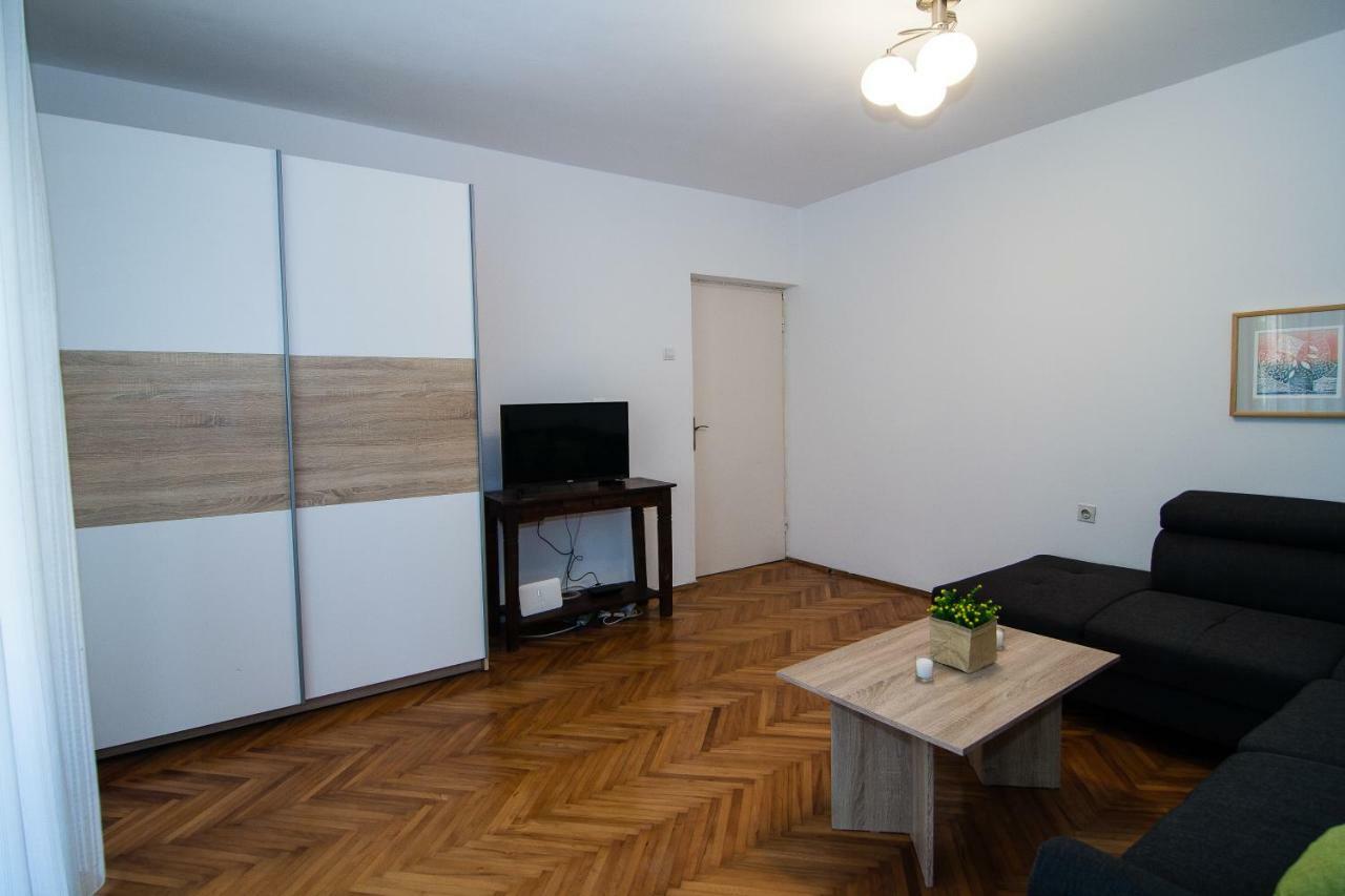 New Renovated Apartment 15 Min From Beach On Foot พูลา ภายนอก รูปภาพ