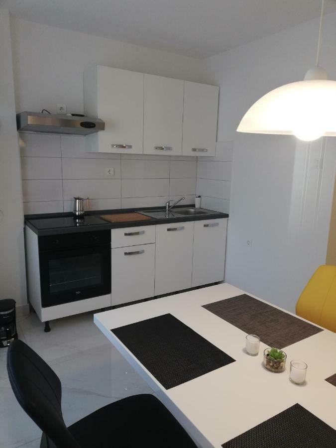 New Renovated Apartment 15 Min From Beach On Foot พูลา ภายนอก รูปภาพ