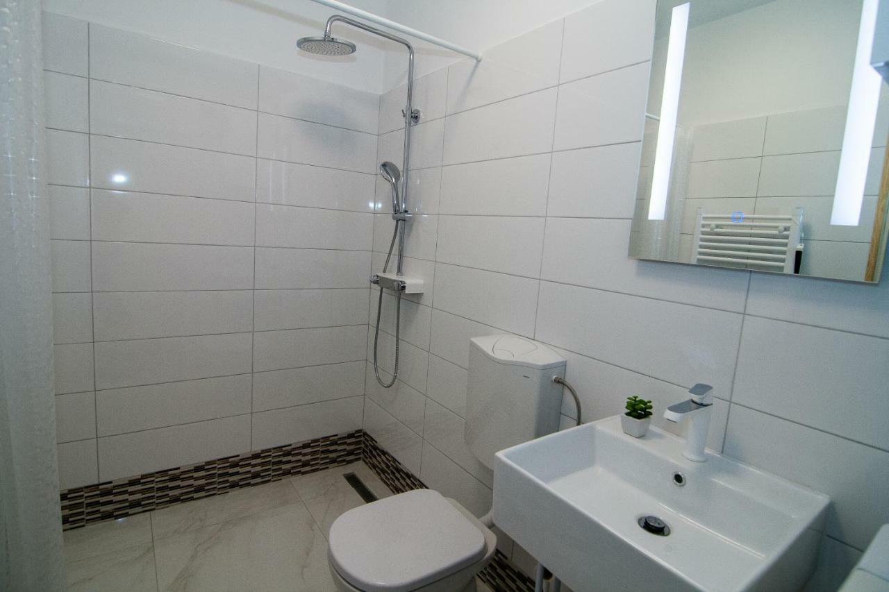 New Renovated Apartment 15 Min From Beach On Foot พูลา ภายนอก รูปภาพ